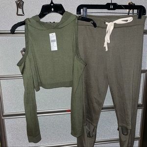 Crop sweatshirt and cut out pants